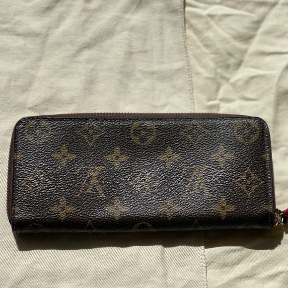 LOUIS VUITTON Clémence Wallet - Picture 2 of 8